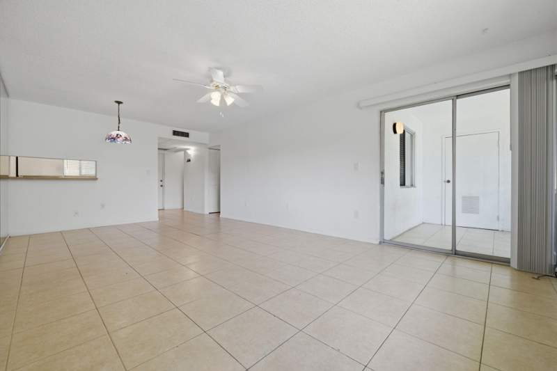 1 bedroom Condominium at 824 SW 9th Street Circle #201, Boca Terrace Condo Ph I And II Or261, Boca Raton — photo 5