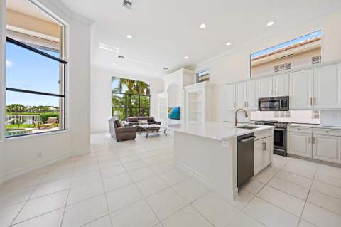 7510 Blue Heron Way, West Palm Beach FL - photo 13 of 63