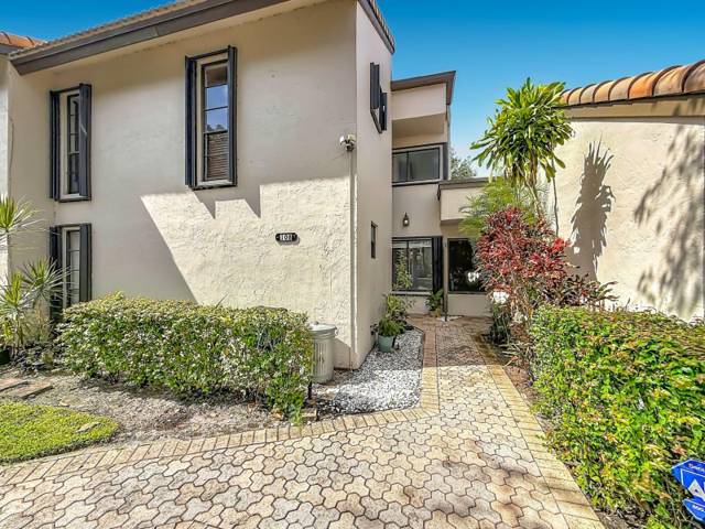 9701 N New River Canal Road #108b