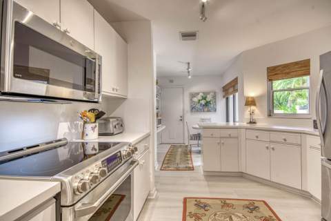 525 Prestwick Circle, Palm Beach Gardens FL - photo 12 of 32