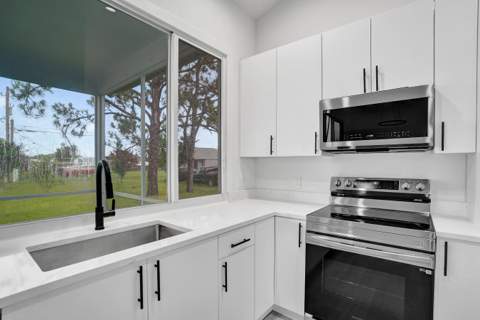 1237 SW Edinburgh Drive, Port St. Lucie FL - photo 12 of 61