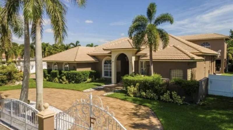 5 bedroom Single Family Residence at 423 NE 3rd Street, Hinson Add, Pompano Beach — photo 2