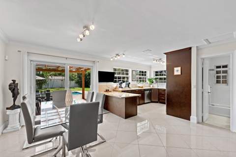 1638 NE 3rd Avenue, Delray Beach FL - photo 11 of 58