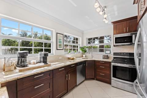 1638 NE 3rd Avenue, Delray Beach FL - photo 14 of 58