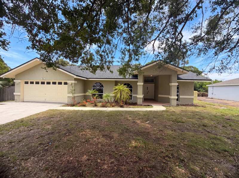 4 bedroom Single Family Residence at 711 SE Celtic Avenue, Port St Lucie Section 3, Port St. Lucie — photo 1