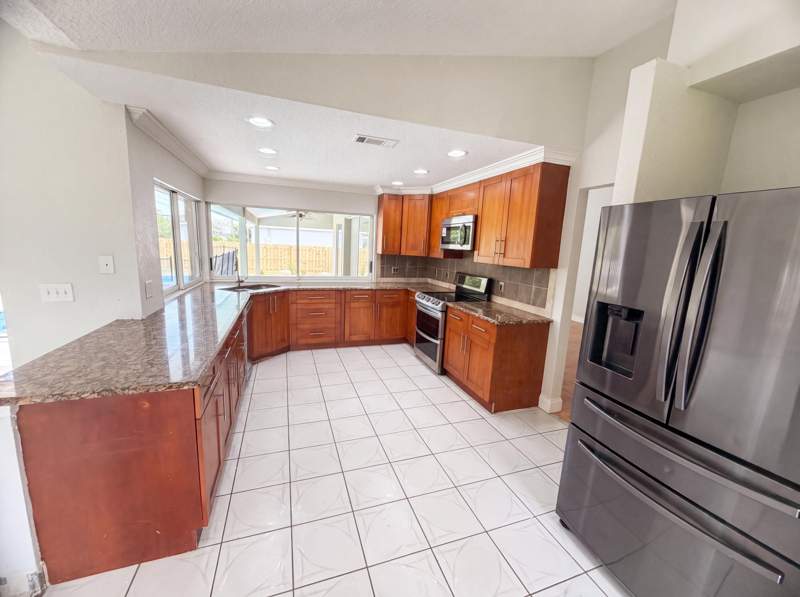4 bedroom Single Family Residence at 711 SE Celtic Avenue, Port St Lucie Section 3, Port St. Lucie — photo 2