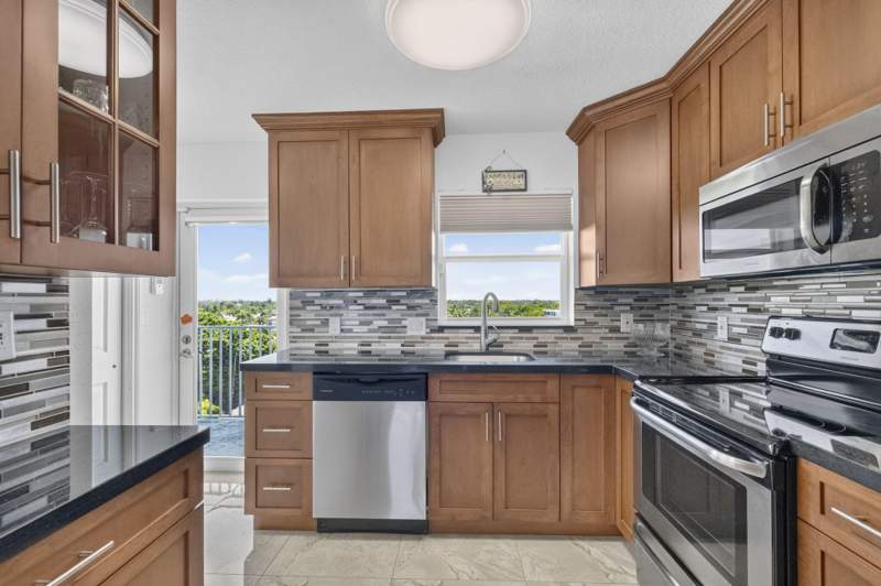 1 bedroom Condominium at 1536 SE 15th Court #704, Massachusetts Apts Condo, Deerfield Beach — photo 2