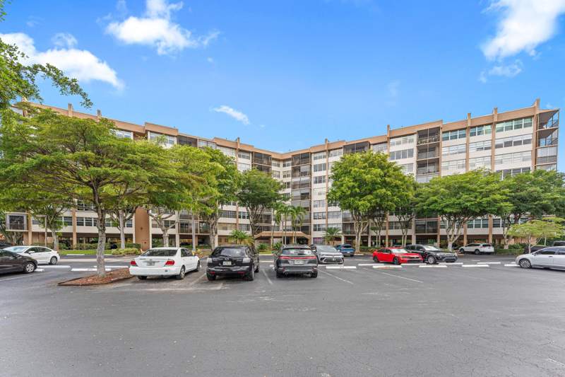 2 bedroom Condominium at 1400 Saint Charles Place #616, Park Place Condominium No One, Pembroke Pines — photo 2