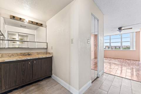 1400 Saint Charles Place #616, Pembroke Pines FL - photo 22 of 27