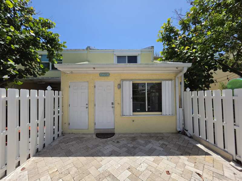 2 bedroom Single Family Residence at 2805 N Highway A1a #B, Coral Cove Beach Section 1, Fort Pierce — photo 1