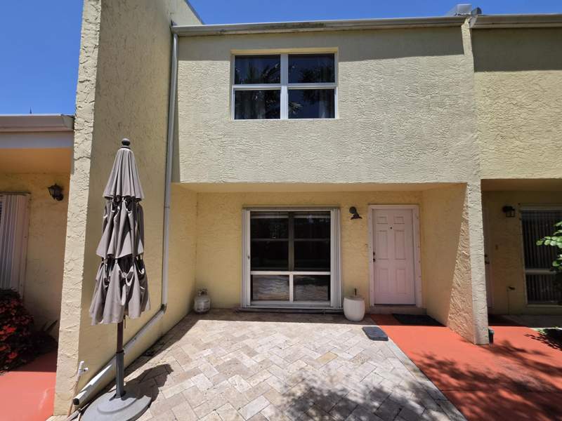 2 bedroom Single Family Residence at 2805 N Highway A1a #B, Coral Cove Beach Section 1, Fort Pierce — photo 3