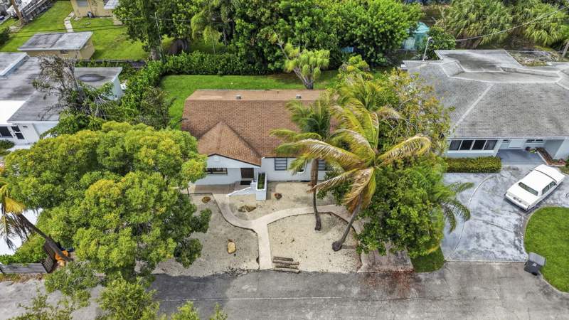 3 bedroom Single Family Residence at 1875 Ridge Road, Juno Ridge Sub, Juno Beach — photo 2