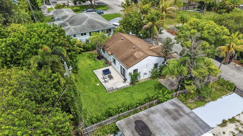 3 bedroom Single Family Residence at 1875 Ridge Road, Juno Ridge Sub, Juno Beach — photo 5