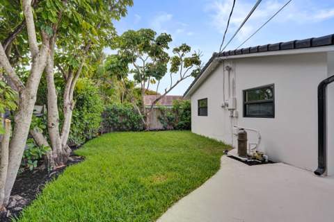 5561 NE 26th Avenue, Fort Lauderdale FL - photo 18 of 50