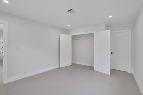 5561 NE 26th Avenue, Fort Lauderdale FL - photo 12 of 50