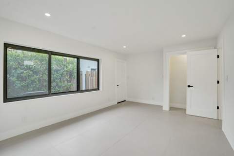 5561 NE 26th Avenue, Fort Lauderdale FL - photo 10 of 50