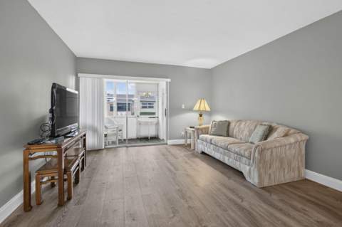 2703 Dudley Drive #H, West Palm Beach FL - photo 13 of 47