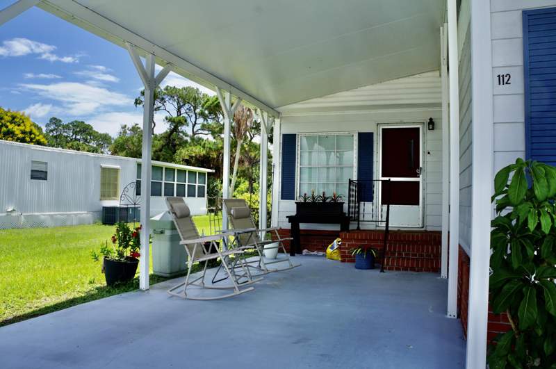 2 bedroom Manufactured Home at 112 W Caribbean, Spanish Lake Golf Village, Port St. Lucie — photo 4