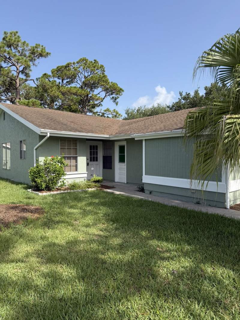 2 bedroom Townhouse at 1720 SE Linpark Court, South Port St Lucie Unit 17, Port St. Lucie — photo 2
