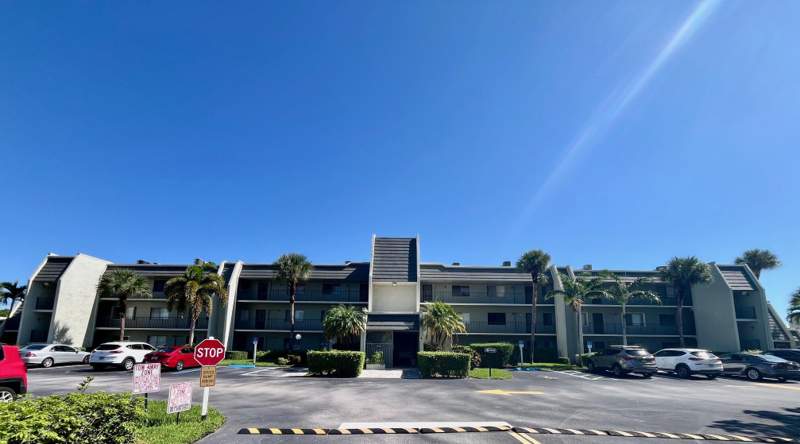 2 bedroom Condominium at 4090 Tivoli Court #301, Fountains Of Palm Beach Condo 7, Lake Worth — photo 2