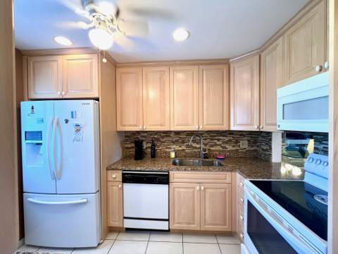 4090 Tivoli Court #301, Lake Worth FL - photo 14 of 36
