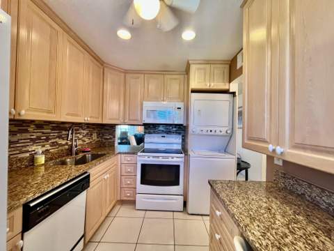 4090 Tivoli Court #301, Lake Worth FL - photo 15 of 36