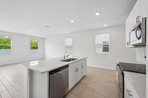 608 Salisbury Circle, Fort Pierce FL - photo 10 of 32