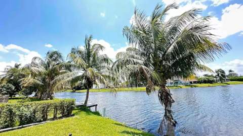 2060 Amesbury Circle, Wellington FL - photo 16 of 77