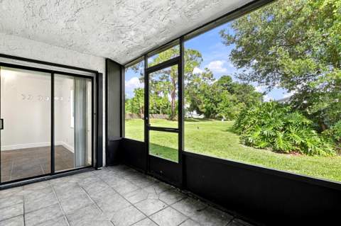10 Seneca Court, Royal Palm Beach FL - photo 17 of 33