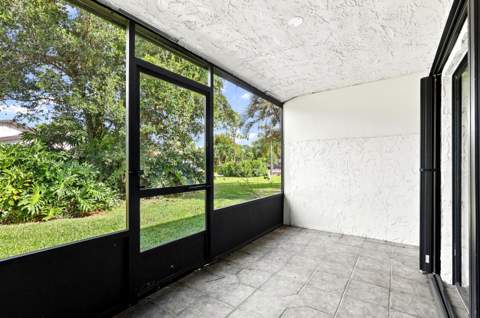 10 Seneca Court, Royal Palm Beach FL - photo 16 of 33