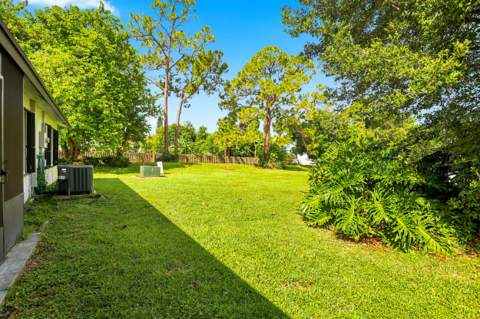 10 Seneca Court, Royal Palm Beach FL - photo 18 of 33