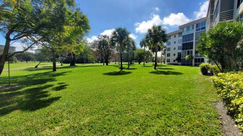3800 Oaks Clubhouse Drive #112, Pompano Beach FL - photo 24 of 50