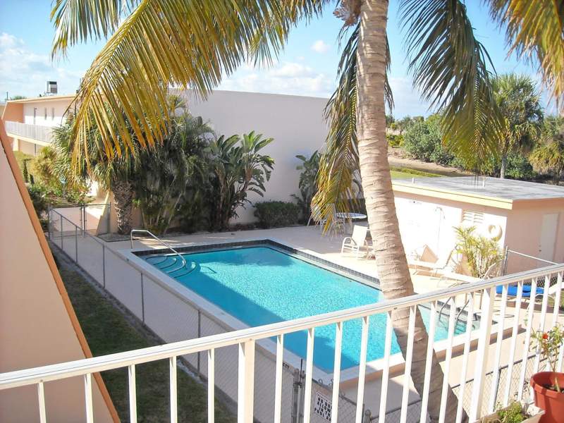 2 bedroom Condominium at 725 Hummingbird Way #210, Lori-Lynn Condo, North Palm Beach — photo 2