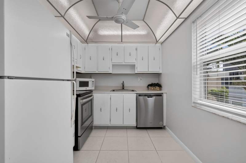 2 bedroom Condominium at 40 Burgundy A, Kings Point Burgundy Condos, Delray Beach — photo 2