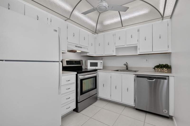 2 bedroom Condominium at 40 Burgundy A, Kings Point Burgundy Condos, Delray Beach — photo 4