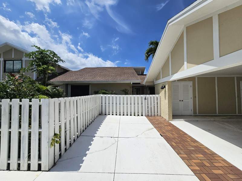 2 bedroom Villa at 17200 Fownes Crescent, Cape Pointe Of Jonathans Landing, Jupiter — photo 2