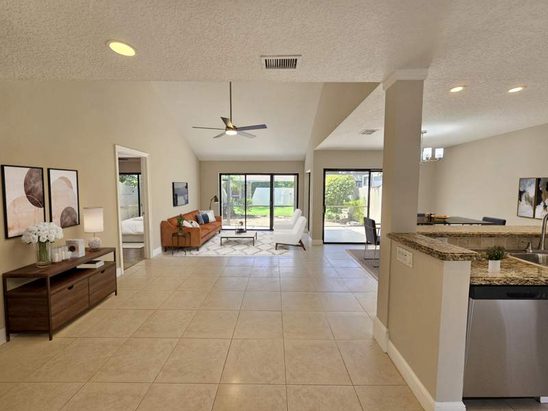 2 bedroom Villa at 17200 Fownes Crescent, Cape Pointe Of Jonathans Landing, Jupiter — photo 4