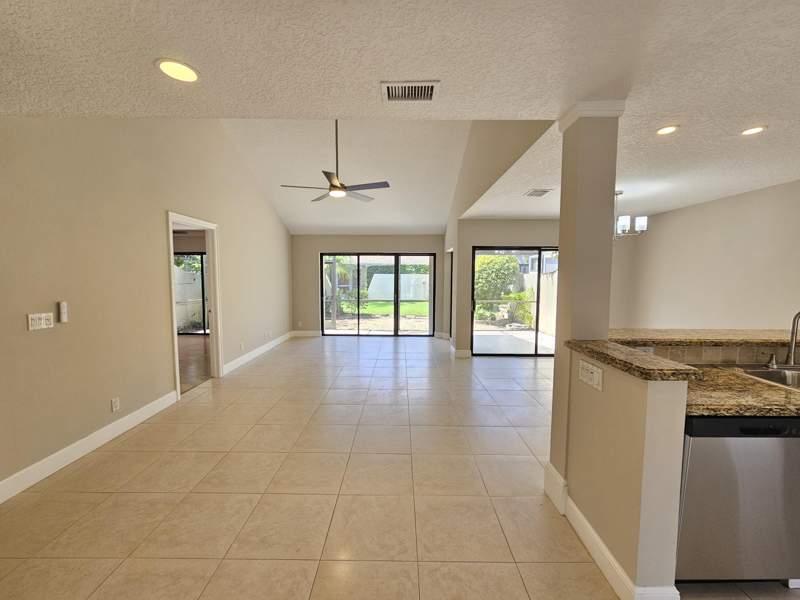 2 bedroom Villa at 17200 Fownes Crescent, Cape Pointe Of Jonathans Landing, Jupiter — photo 5