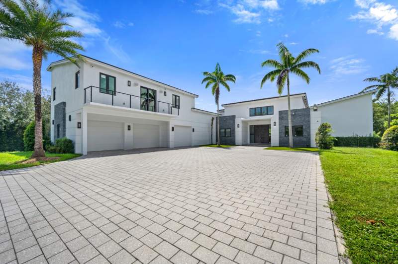 6 bedroom Single Family Residence at 11350 NW 8th Street, Fla Fruit Lands Co, Plantation — photo 2