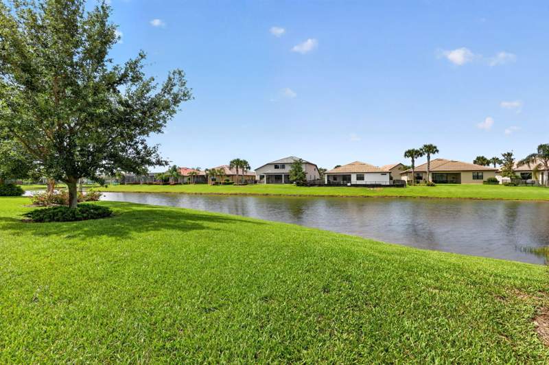 3 bedroom Single Family Residence at 604 SE Monteiro Drive, Veranda Plat No 4 Veranda Gardens West Phase 2, Port St. Lucie — photo 3