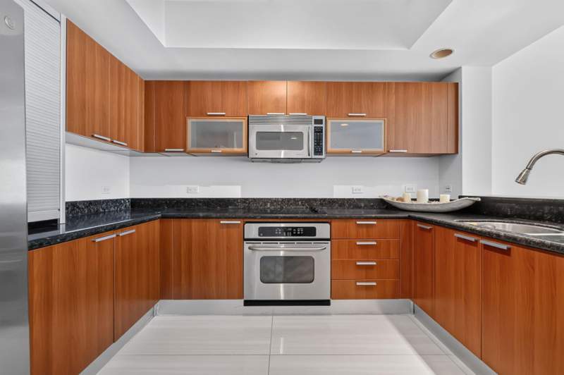 2 bedroom Condominium at 2650 Lake Shore Drive #1005, Marina Grande Riviera Beach Condo, Riviera Beach — photo 3