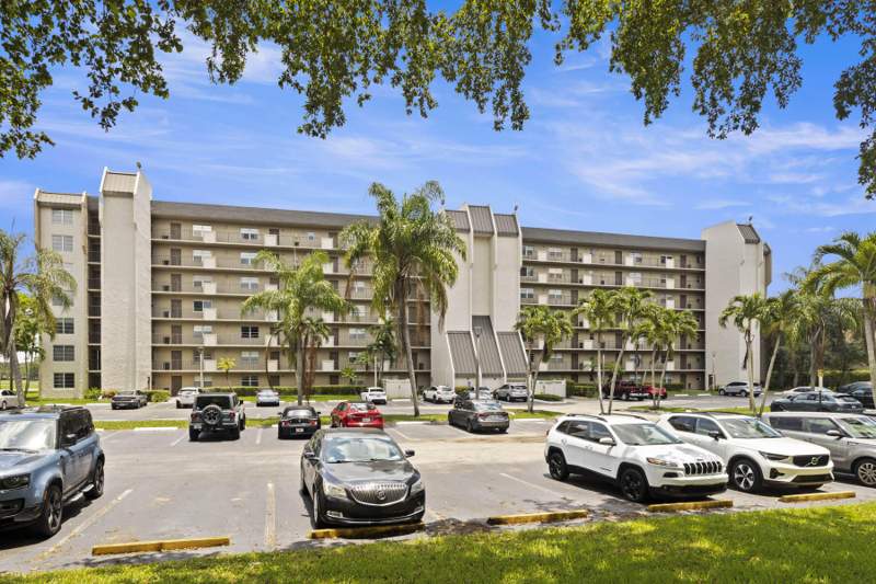 2 bedroom Condominium at 3150 W Rolling Hills Circle #709, Rolling Hills Golf And Tennis, Davie — photo 2