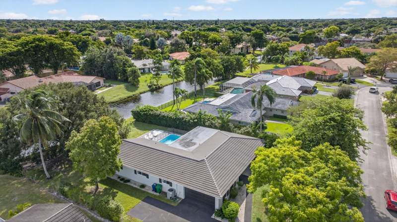 5 bedroom Single Family Residence at 2421 NW 114th Avenue, Coral Springs Country Club West, Coral Springs — photo 4