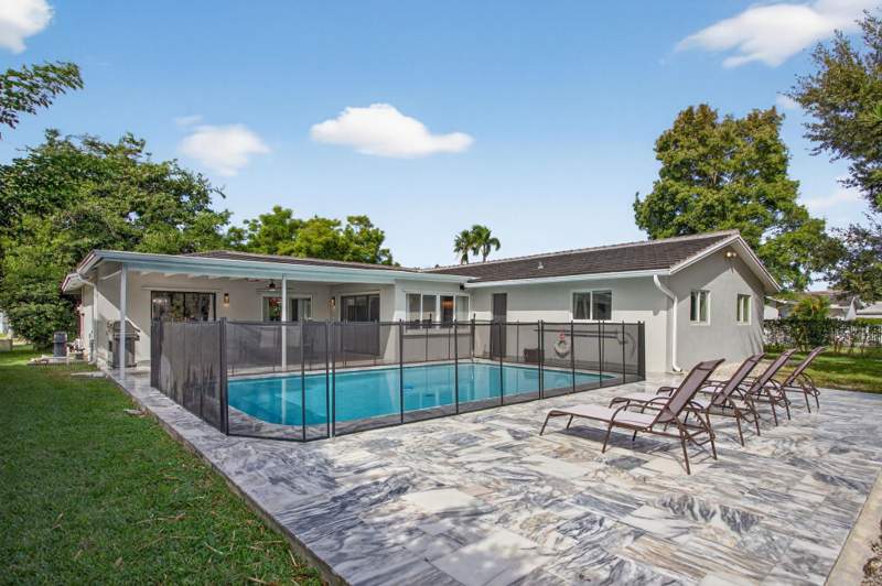 5 bedroom Single Family Residence at 2421 NW 114th Avenue, Coral Springs Country Club West, Coral Springs — photo 2