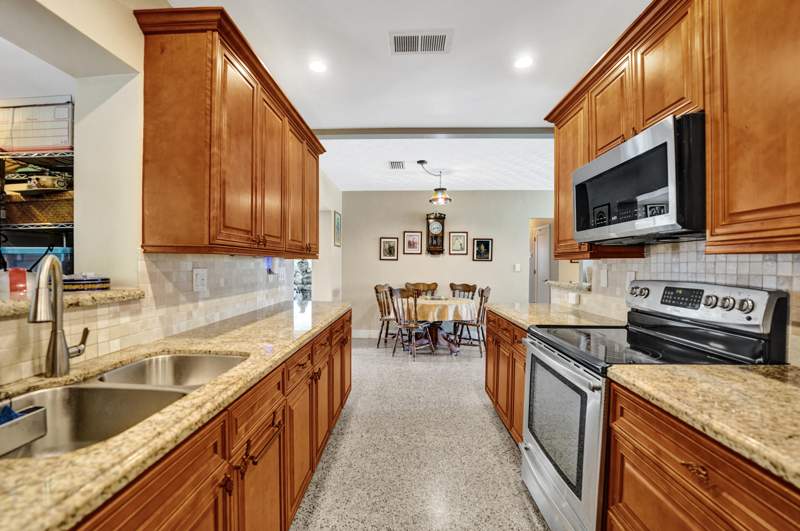 3 bedroom Single Family Residence at 501 NE 28th Street, Tropical Manors, Wilton Manors — photo 4