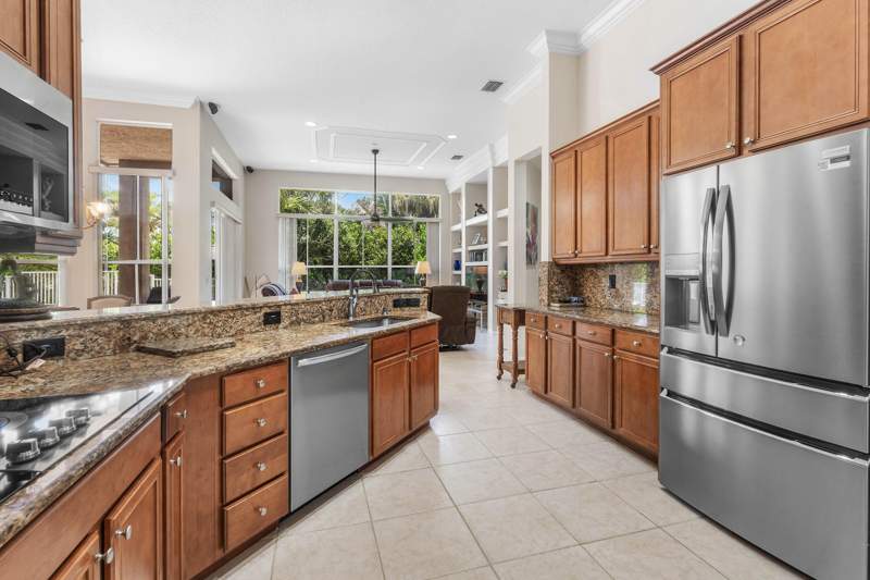 5 bedroom Single Family Residence at 911 Forest Glen Lane, Binks Forest Of The Landings At Wellington, Wellington — photo 5