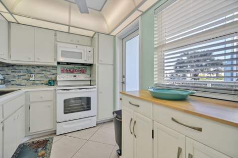 201 N Ocean Boulevard #203, Pompano Beach FL - photo 15 of 30