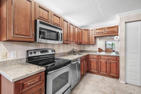 7 Southport Lane #F, Boynton Beach FL - photo 10 of 71