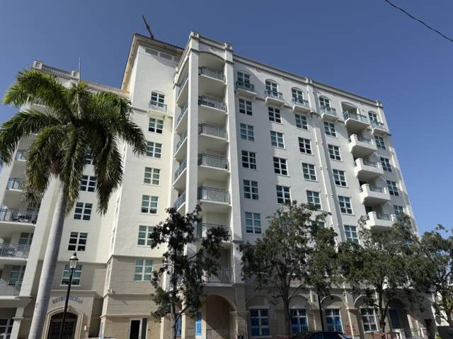 403 S Sapodilla Avenue #207