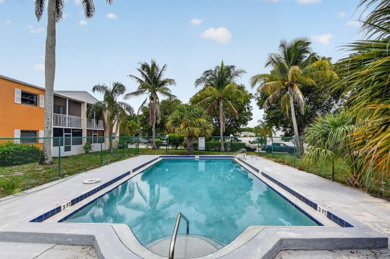 2 bedroom Condominium at 1505 Crescent Circle #B24, Apartments At Timberlake Condo, Lake Park — photo 3
